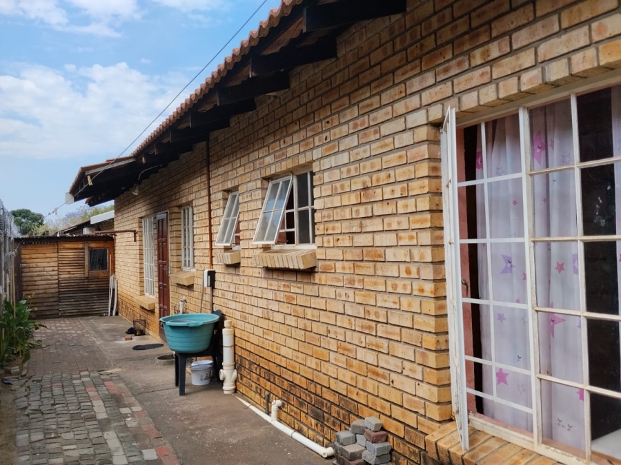 To Let 4 Bedroom Property for Rent in Geelhoutpark North West